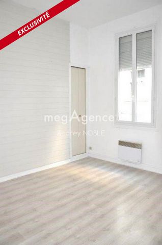 46m2 apartment in a very popular area of ??Angers, close to all the amenities of the center and offering easy access to universities and schools. It consists on the ground floor of an entrance, a fitted kitchen opening onto a private courtyard, a bed...