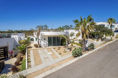 Casa Estrella is a beautifully appointed, single level, two bedroom, two bath home in El Tezal. Just a short drive to the marina and popular beaches. El Tezal is an up and coming area on the Cabo corridor that offers great restaurants, medical servic...