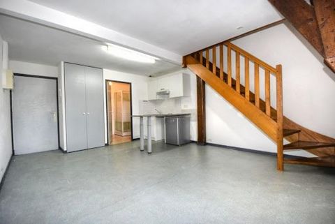 EXKLUSIVITÄT. Côtes d'Armor, 22220, Tréguier. Jo Gloaguen bietet Ihnen eine T2-Wohnung von 46 m2 (41,51 m2 Carrez) im 1. Stock eines schönen Steingebäudes aus dem Jahr 1995, nur einen Steinwurf von den Annehmlichkeiten des Stadtzentrums entfernt: Gym...