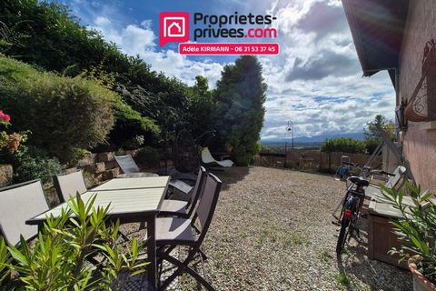 Adèle Kirmann Propriétés Privées exclusively presents this charming detached house, ideally located in a quiet and green setting in Crozet (01170). Carefully maintained, this 160m² house is ready to live in, without any work to be planned, and offers...