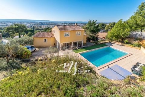 Idéalement située sur les hauteurs de Vitrolles dans un hameau fermé et sécurisé, cette villa familiale de 2004, d'environ 260 m² habitables, orientée sud-ouest et non mitoyenne, vous séduira par son emplacement exceptionnel et sa vue panoramique sur...