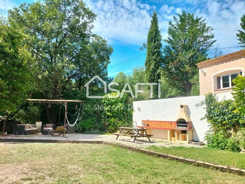 Trans-en-Provence, cette propriété offre un cadre idéal alliant tranquillité et proximité à seulement 5 mns du village. L'intérieur de la maison révèle un agencement soigné avec un salon, une salle à manger, une cuisine équipée, 4 chambres, 2 salles ...