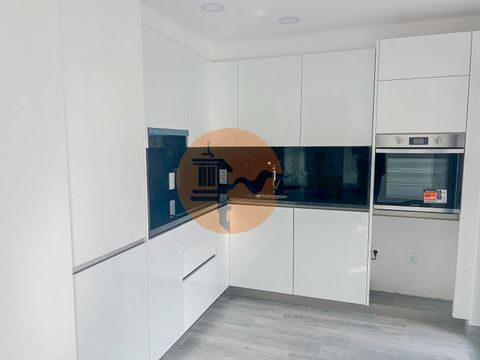 Magnificent new flat located in Vila Real de Santo António, right in the city centre. This property consists of 1 bedroom, 1 living room/kitchen that will be equipped with appliances of the brand MLL or MLR, toilet with toilet, bidet and washbasin su...