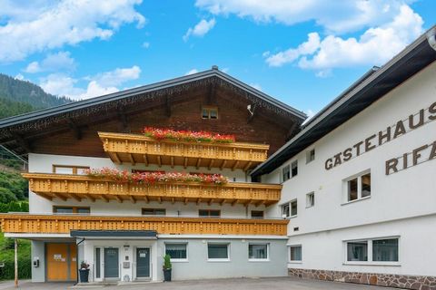 Bienvenido a House Rifa, con una ubicación ideal a sólo 0,5 km de la estación de esquí más grande de Montafon, 