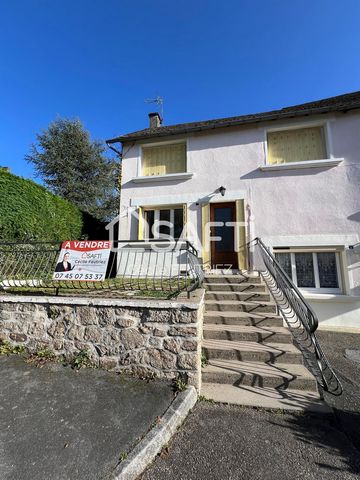 A seulement 10 minutes du magnifique lac de Marcillac, cette charmante maison mitoyenne vous séduira par son potentiel et son emplacement privilégié, proche des commodités et du coeur touristique. Descriptif : - 3 chambres lumineuses - Salle d'eau et...