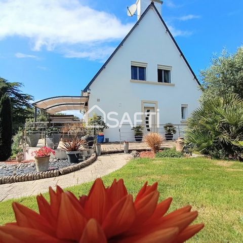 Située dans la charmante commune de Trégunc située à Trevignon, cette maison individuelle sur un terrain de 740 m² offre un cadre de vie paisible et verdoyant. Accès facile aux espaces naturels préservés de la région, tels que les plages de sable fin...