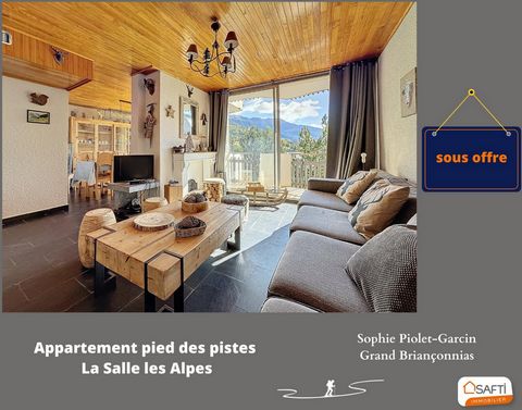 Located on the 3? floor of a sought-after condominium in Serre-Chevalier close to the slopes, this 114 m² flat (103 m² Carrez) offers a bright 29 m² living room with 2 south-facing balconies, 4 bedrooms with wardrobe that can sleep no fewer than 10 p...