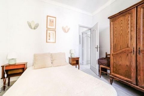 Magnifique logement de 55 mètres carré situé à Cannes. Array Situé à Cannes , le logement avec climatisation mobile est composé d’une chambre avec un lit double, d’une salle de bain avec une baignoire et d’un bel espace salon avec un canapé pour vous...