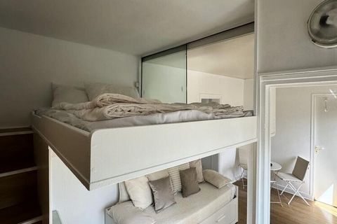 Magnifique studio de 27 mètres carrés situé dans le 10ème arrondissement de Paris. ArrayIl est idéal pour une escapade en amoureux. Au plaisir de vous recevoir ! :) Localisé au 6ème étage avec ascenseur, il comprend : - une mezzanine avec un lit doub...