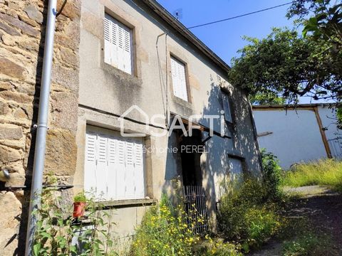 Ce corps de ferme est un véritable havre de paix offrant un cadre agréable et préservé, sur un terrain de 4270 m², idéal pour les amoureux de la nature. Proche des services essentiels tels que les commerces locaux et écoles offrant un équilibre de vi...