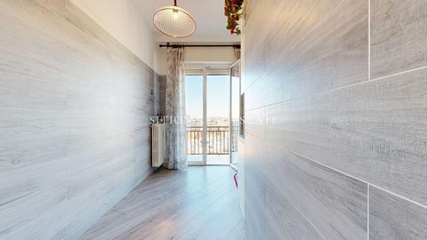 Panorama-Penthouse zum Verkauf in Sesto San Giovanni – Viale Fratelli Casiraghi 185 Im Herzen eines der am meisten bedienten Wohnviertel von Sesto San Giovanni bieten wir ein exklusives Panorama-Penthouse zum Verkauf an, das sich im achten von 8 Stoc...