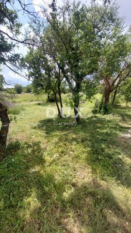 Location: Istarska županija, Barban, Barban. ISTRIEN, BARBAN (Umgebung) - Bauland 3 Kilometer vom Meer entfernt Barban ist eine wunderschöne historische Stadt im Osten Istriens, nur 20 Kilometer von der größten Stadt Istriens, Pula, und nur 12 km von...