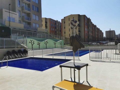 Mooi appartement te koop in Alameda del Rio, dicht bij winkelcentra, groene zones en hoofdwegen. Het complex heeft een sociale ruimte, een zwembad, een speeltuin, een parkeerplaats voor bezoekers, een barbecue. Het appartement heeft een inpandige keu...