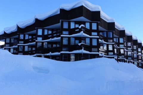 Il residence, situato a Tignes le Lavachet, offre un appartamento di 2 locali di 37 mÂ² che puÃ² ospitare fino a 5 persone. Situato al 2Â° piano, l'appartamento dispone di un soggiorno con un letto estraibile (2 letti singoli) e un letto singolo aggi...