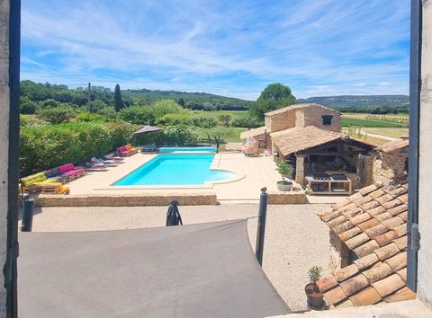 26790 A VENDRE Exceptionnelle Bastide du 18ème siècle, 350 m2 avec dépendances avec piscine sur un terrain de 2 821 m2 en campagne, au milieu des vignes et des lavandes, située à 10 mn du centre-ville de Suze la Rousse, 5 mn de Saint Restitut et à 6 ...