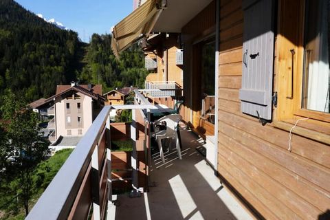 Dieses charmante, 60 m² große Apartment liegt im Zentrum von Saint-Jean de Sixt, nur 2,9 km von La Clusaz und seinen Pisten entfernt und ist somit ein idealer Ort für Skibegeisterte. Das Apartment befindet sich im zweiten Stock einer Residenz mit 29 ...