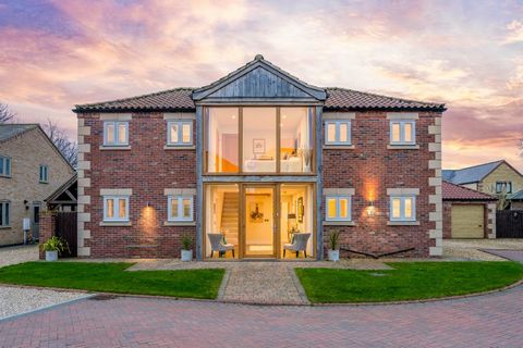 Dieses beeindruckende Einfamilienhaus befindet sich in dieser exklusiven Wohnanlage im malerischen Dorf Potterhanworth und offenbart ein Interieur, das sorgfältig gestaltet und mit luxuriösen Details versehen ist, die alle in natürliches Licht getauc...