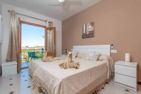 After a day visiting the beautiful beaches of the island, the best plan is to relax on the balcony and enjoy the sunset, The apartment, located on the first floor of a building without elevator, offers a cozy and comfortable style. In the living-dini...