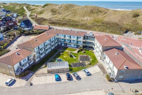 Dit sfeervolle vakantieappartement in Callantsoog is perfect voor 4 gasten en heeft een fantastische ligging direct tegenover de strandopgang. Het appartement is comfortabel ingericht en volledig uitgerust en beschikt over een lichte woonkamer met ho...