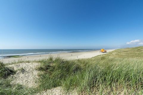 Deze prachtige, gerenoveerde vakantiebungalow op park Garnekuul heeft een heerlijke grote tuin met veel privacy. In het voorseizoen geniet u van de eerste zonnestralen achter het glas van het beschutte terras en op de warme zomerdagen is er altijd we...