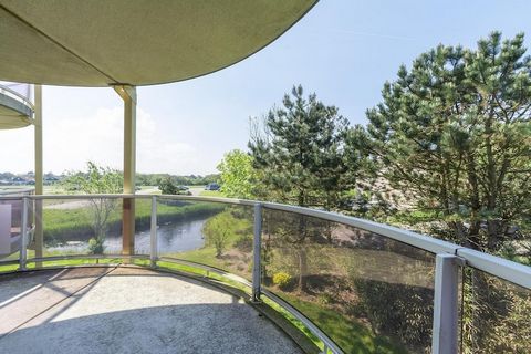 Bienvenido a un acogedor apartamento de vacaciones bellamente decorado y a solo unos metros de la playa. Ubicado en el primer piso, este acogedor refugio ofrece impresionantes vistas a las dunas. Salga a la gran terraza parcialmente cubierta, el luga...