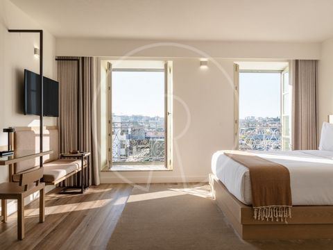 New T1, overlooking the Douro River and the city of Porto, in a fully rebuilt palace. The T1 is located on the 1st floor of the Palácio Fervença Development and consists of a living room with kitchenette, 1 suite and 2 bathrooms. Due to the architect...