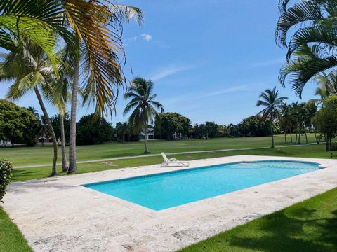 Zu verkaufen Wohnung in Cocotal mit Blick auf den Golfplatz!! Mitgliedschaft in einem renommierten Golfclub mit Golfplatz und Ermäßigungen für die Eigentümer sowie Zugang zum Strand und Fitnessraum des Meliá Hotels. Punta Cana, Bavaro, Cocotal PREIS:...