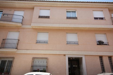 Descripción del objeto: En busca de un apartamento en un pueblo dinámico y típico de España, para vivir o ponerlo de alquiler, entonces vale la pena visitar este apartamento. Al llegar al apartamento, de frente se encuentra el salón. Desde el pasillo...