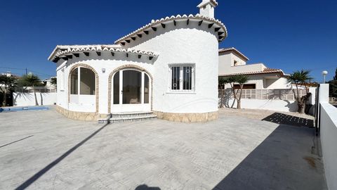 Description of object: This completely renovated villa is suitable as an investment or for personal use. The villa has been completely renovated (new bathrooms, new kitchen, new doors, lacquered built-in closets, 3 new air conditioning units h/c, new...