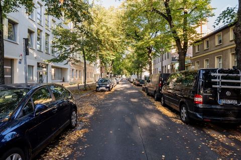 Gemütliche 1,5-Zimmer-Wohnung in bester Lage in der Nähe der Prenzlauer Allee, Berlin. Die Wohnung ist voll möbliert und bietet alles, was Sie für einen komfortablen Aufenthalt benötigen. Die Küche ist komplett ausgestattet mit allen notwendigen Gerä...