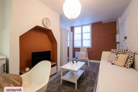 Este encantador estudio de 22 metros cuadrados en el corazón de Toulouse ofrece un refugio acogedor y bien equipado para hasta dos personas. Ubicado en el cuarto piso de un edificio sin ascensor, el estudio cuenta con una luminosa y acogedora sala de...