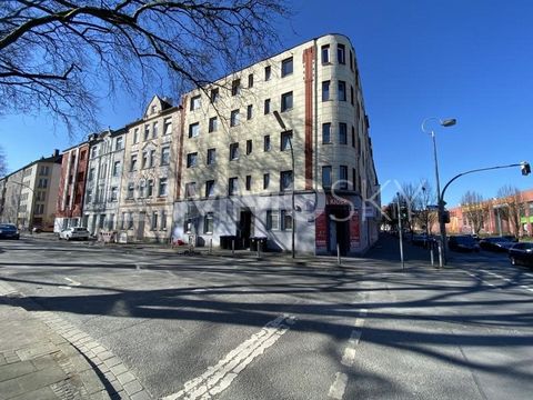 Este edificio de apartamentos totalmente alquilado en el norte de Dortmund le ofrece un total de 9 unidades residenciales y 1 unidad comercial en la planta baja y fue construido en 1956 con un sótano completo en una parcela de 280 m2. Todos los apart...