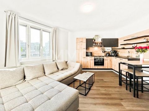 Moderne woonoase met charme! Een hoogtepunt van dit spannende 2-kamer appartement op de 3e liftverdieping is de optimale kamerindeling. Vanuit de uitnodigende voorkamer komt u in de ruime woonkamer met eethoek, die perfect is voor onvergetelijke mome...