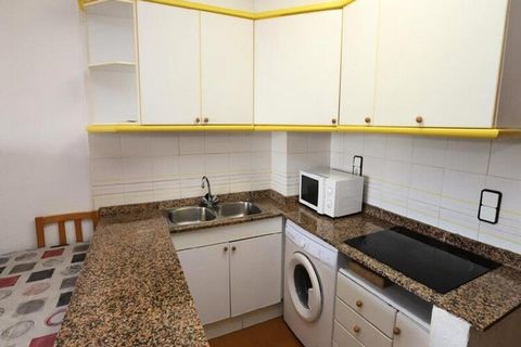 Dit charmante appartement, gelegen in het hart van Salou, biedt plaats aan maximaal 4 personen. Het beschikt over een comfortabele tweepersoonsslaapkamer, ideaal voor koppels of kleine gezinnen. De woonkamer biedt een gezellige slaapbank, ideaal voor...