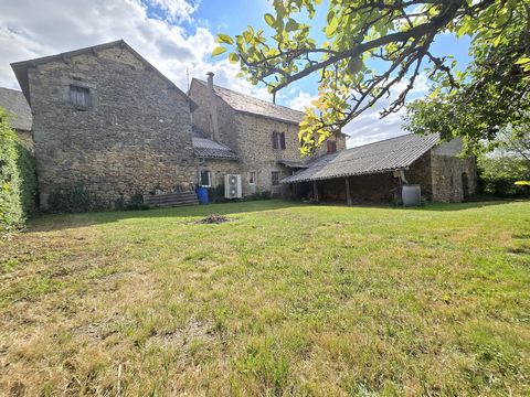 Maison avec garages et dépendances - Auriac Lagast