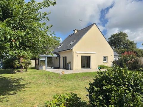 56470. St-Philibert. Spacieuse maison familiale de 160 m² au calme à Saint-Philibert. Située au sein de hameau dans une impasse privée, cette maison lumineuse de 160 m² habitables et 190m2 utiles offre confort et espace pour toute la famille. Elle co...