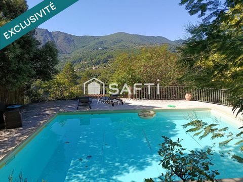 07140 : Aux Salelles , Maison Pierre de 204 M2 avec vue et piscine
