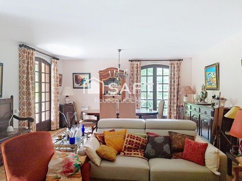 Belle maison familiale avec piscine et grand terrain à Chancelade