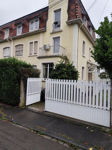 Situé à Mulhouse dans le quartier du rebberg de Dornach (68100) charmant appartement de 4 pièces, 3 chambres, séjour avec balcon, cave , garage , jardin de 113m²