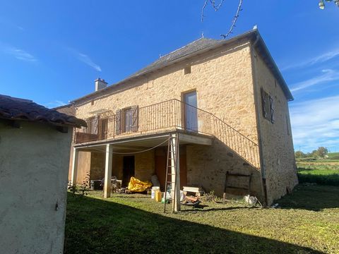 Maison, grange, dépendances, grand terrain.