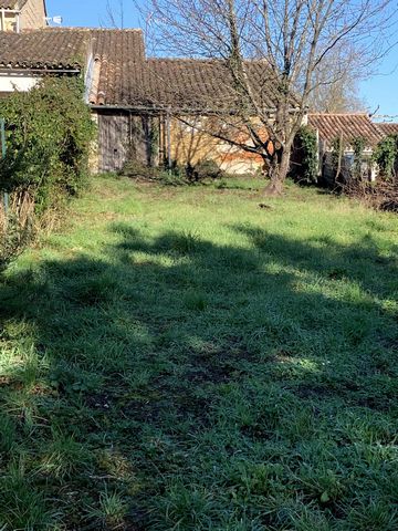 Bâtiment à usage de remise avec jardin, proche des commodités