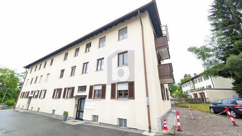 The bright and cozy 2-room apartment with kitchen--living room in Miesbach not only offers a living space of 52 m², but also a beautiful view from the 2nd floor. The entire house has been renovated to make it more energy-efficient. With its own garag...