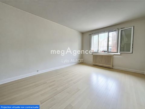 STUDIO A 10 MN A PIED DU CENTRE VILLE