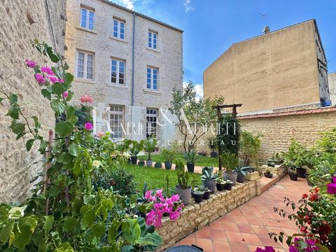 Maison de ville avec garage, dépendance et commerce