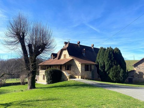 Très grande maison, trois granges, projet touristique