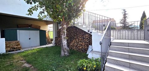 Appartement type 3 en haut de villa avec 250m&#178; de jardin
