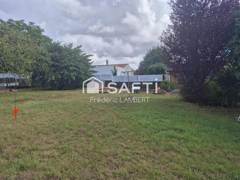 Terrain constructible 800 m² – Benet (85)