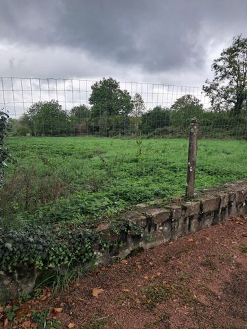 Vends terrain à construire viabilisé eau, électricité, tout à l'égout et belle vue sur la campagne et le puy de dôme