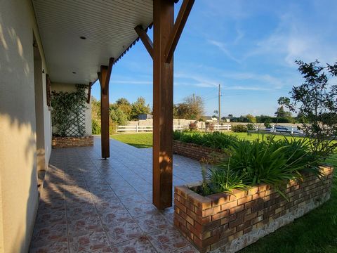 Maison familiale lumineuse avec beau terrain à 7 min de Josselin