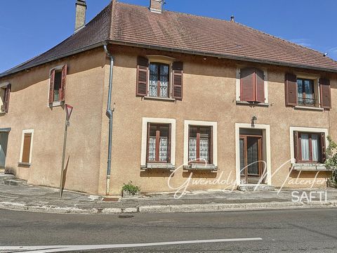 Maison de caractère avec volumes exceptionnels, ancien commerce du village – entre Arc-et-Senans et Mouchard